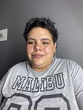 Hailey_Curvy webcam