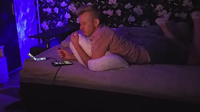 Vuitton live cam on StripChat