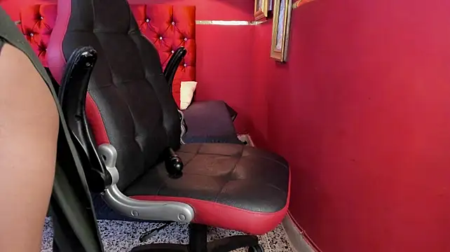 LalilaBrunettee live cam on StripChat