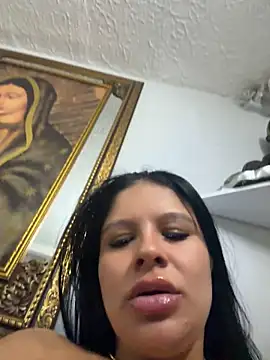 Elara_Luxe live cam on StripChat