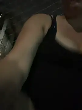 Nikiss333 live cam on StripChat