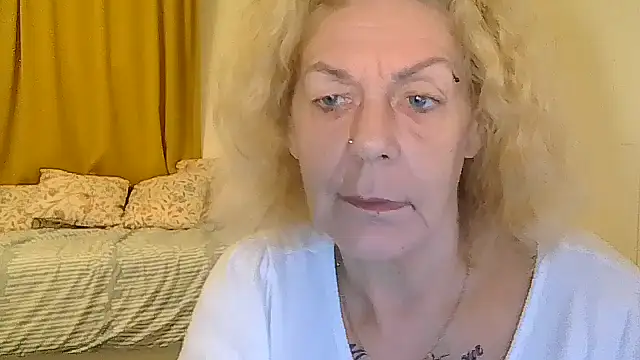 belgianshantie (F mature) - suck dildo