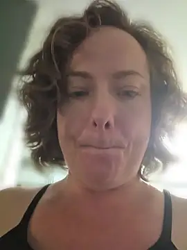 julimonroe 🥫 webcam