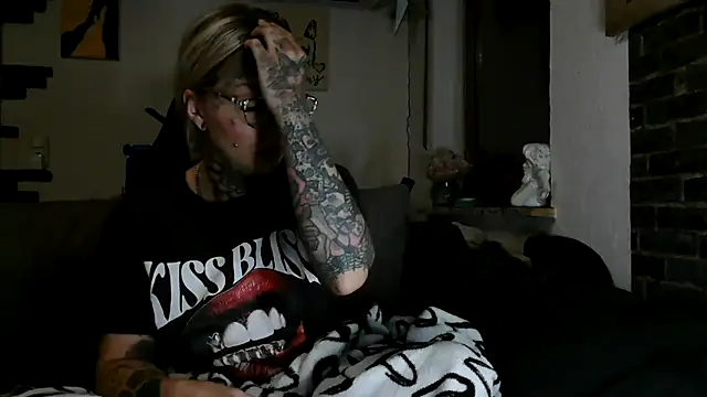 RoxxyInk 🕤 nude webcam chat
