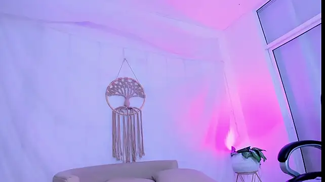 Ginni_charlotte webcam