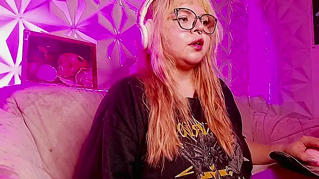 Satyn_doll live cam on StripChat
