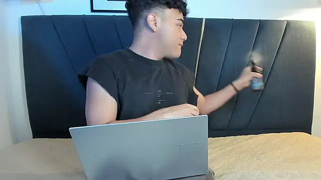 Enzo_love18 webcam