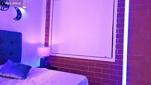 mandi4pole_ 🌺 live naked chat