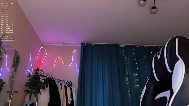 lisalaas (F young) - pinch and pull nipples + ahegao!