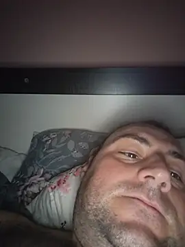 StrictBobby live cam on StripChat