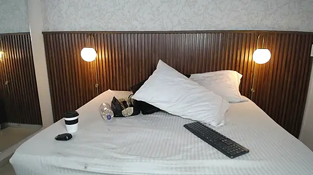 Ariana_Wayne webcam