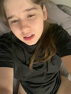 HornyGirlH live cam on StripChat