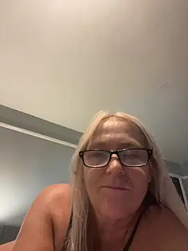 Blondnboujee53