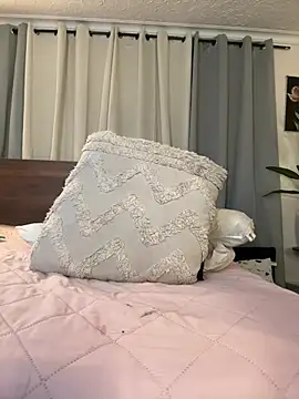 YariRose webcam