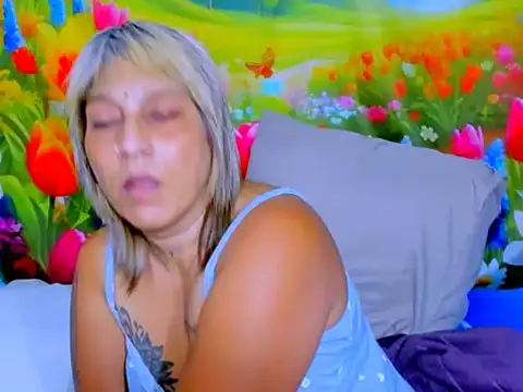 indianroxy webcam