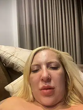 Juuhschmitt live cam on StripChat