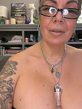 dieseldame1313 Live Webcam on Stripchat