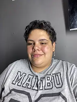 Hailey_Curvy