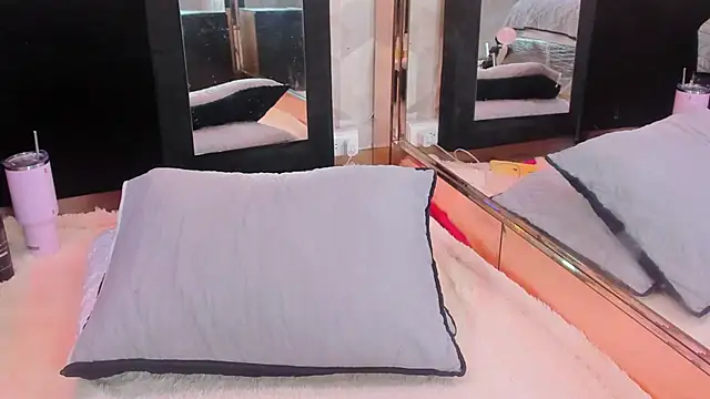 TessaCooper1 webcam