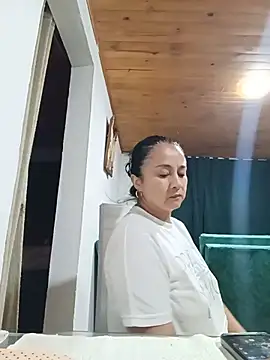 _Dr-Luna_1 live cam on StripChat