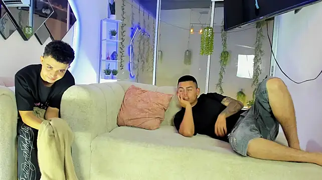 Houseofwarrios webcam