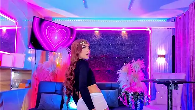 Queens_Wonders_Blonders webcam