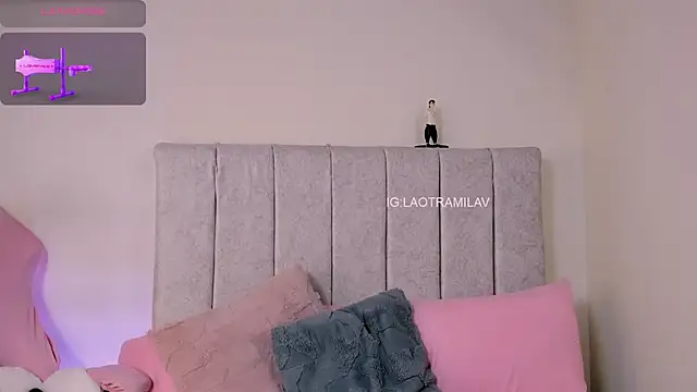 MilaVelour live cam on StripChat