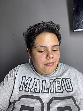 Hailey_Curvy webcam