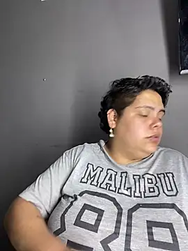 Hailey_Curvy webcam