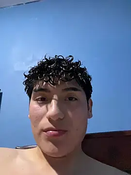 PierbellakoCum live cam on StripChat