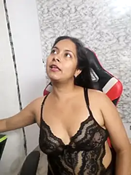 Zarinamoon live cam on StripChat