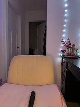 MissFeralFox cam2cam chat room