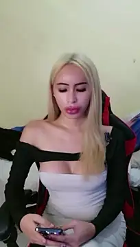celest_yummy live cam on StripChat