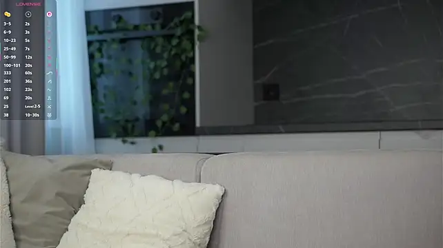 UlrikeStillwell live cam on StripChat