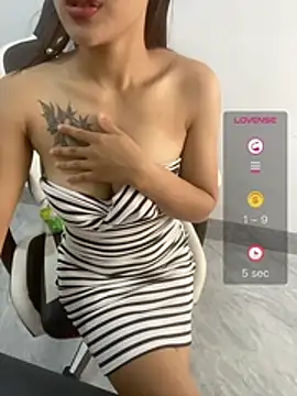 -Nuna- live cam on StripChat