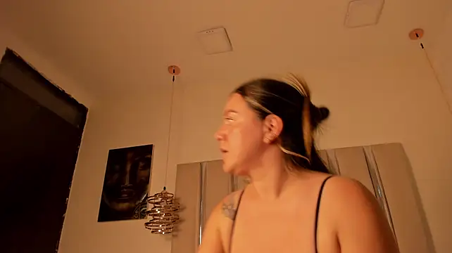 AmelieCrow webcam