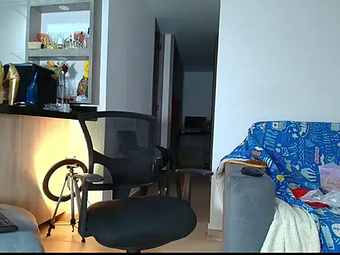 Laura_Cramz webcam