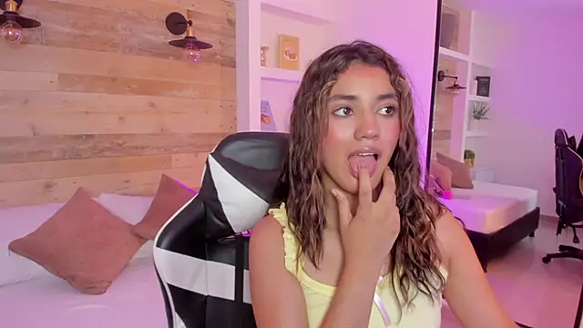 cristin_collins webcam