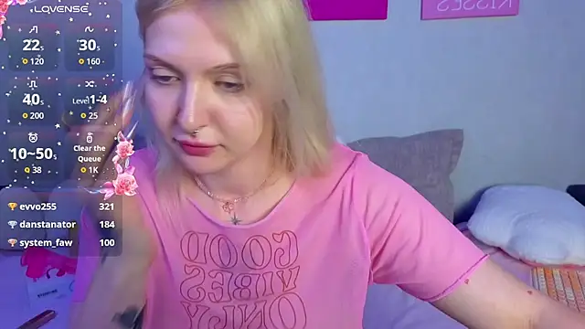 BlondieSummer webcam