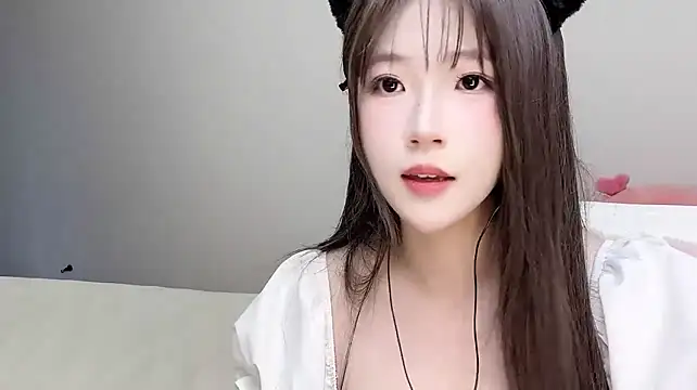 Lucy_8858 webcam