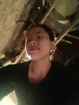 HeresThuy22 webcam