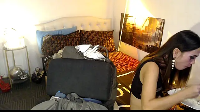 NinaDOM4CUM webcam