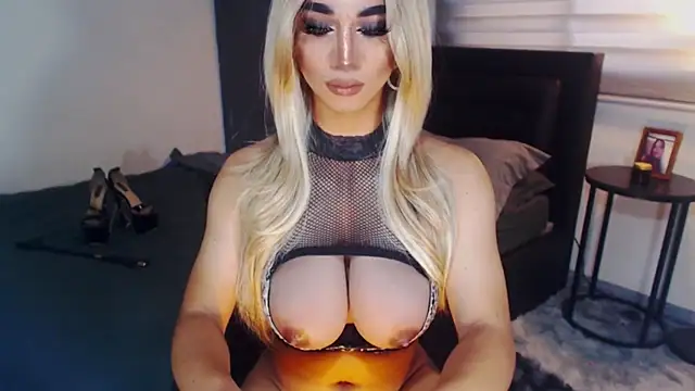 10inDominantAica webcam