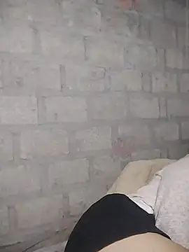 Buong-binh live cam on StripChat