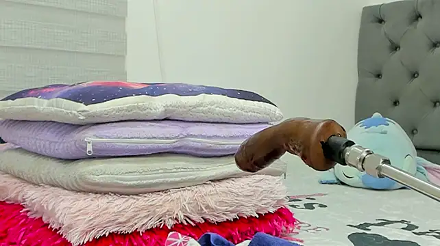 Elizabeth_18_ webcam