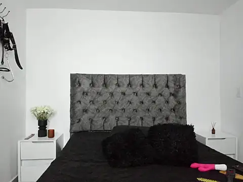 sweet__wild live cam on StripChat