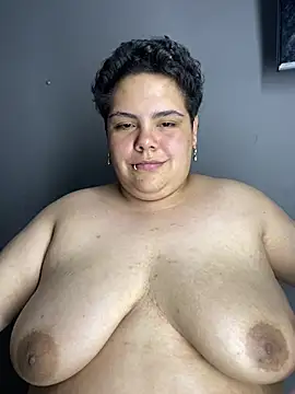 Hailey_Curvy webcam