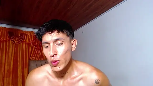 rowanbig live sex cam