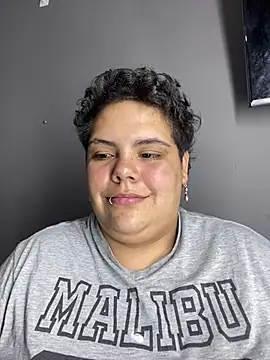 Hailey_Curvy live cam on StripChat