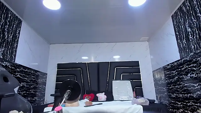 Ladyy_Scarlett webcam